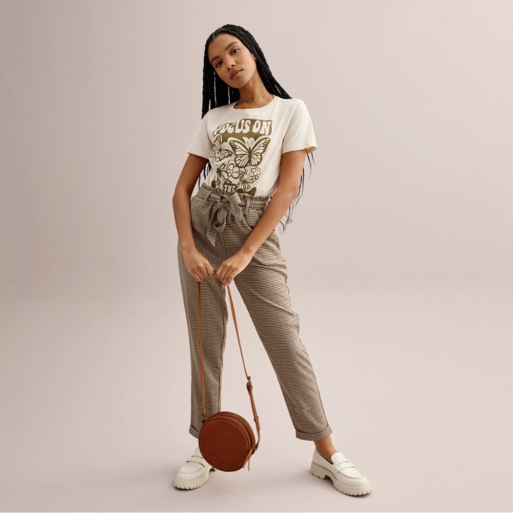 SOLD!! NWT ~ Juniors' SO® High-Rise Paperbag Tapered Leg Pants